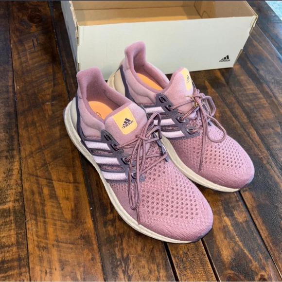 Adidas Ultraboost NIB - Picture 4 of 9